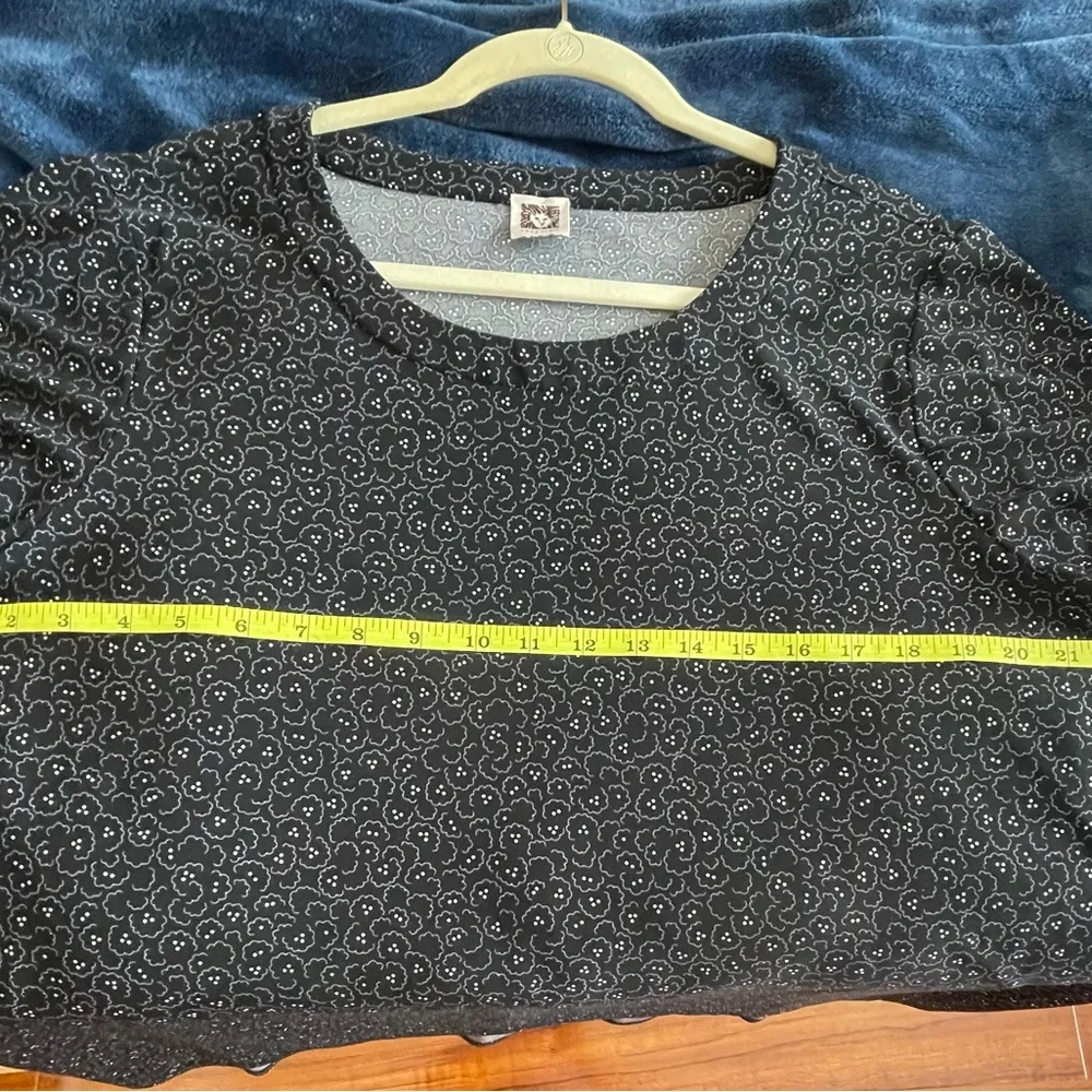 Elegant Black Patterned Women's Top - Picture 4 of 7